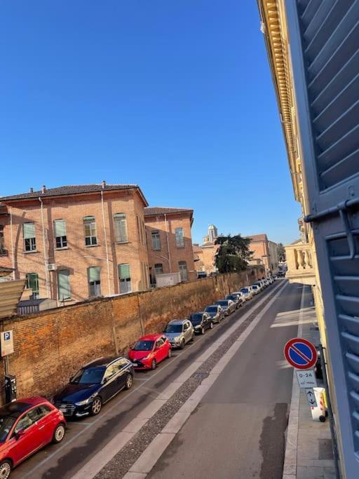 Minimal Studio Con Travi A Vista Piacenza Exterior foto